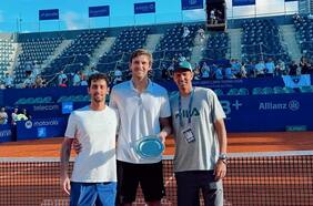 Nicolás Jarry despide a Juan Ignacio Chela tras una irregular temporada