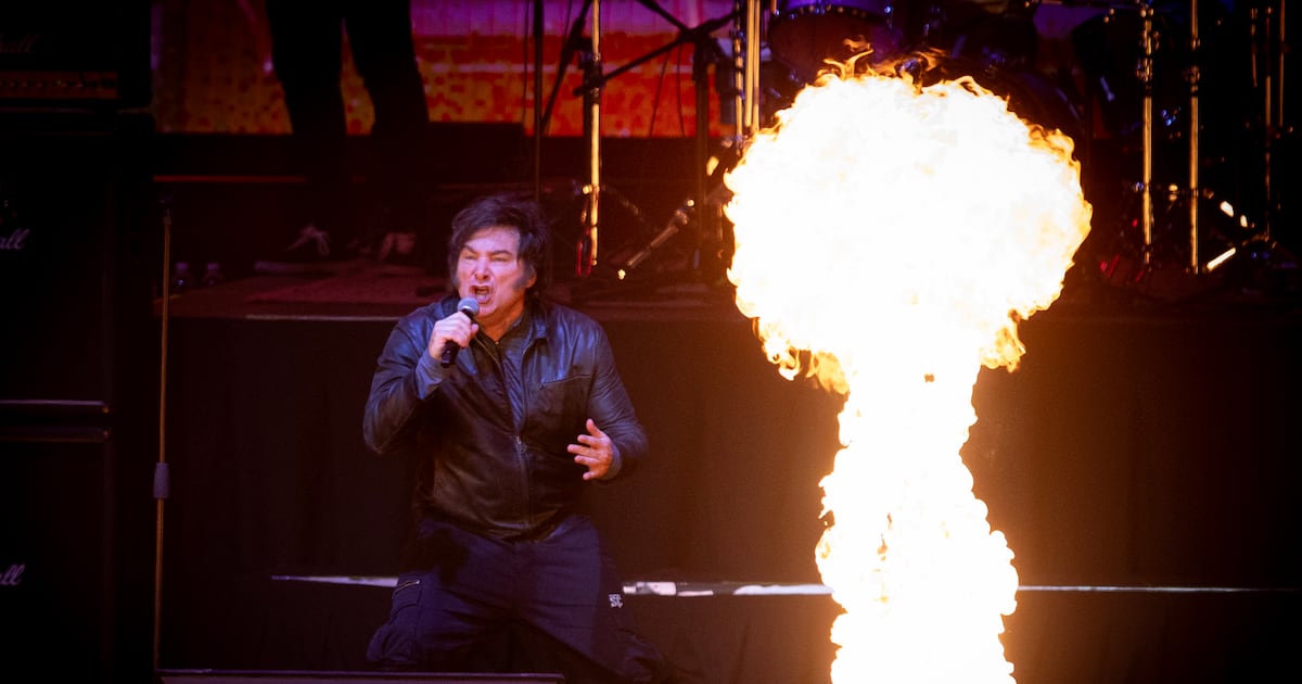 Euforia en mercados argentinos tras las elecciones: acciones vuelan y el riesgo país se derrumba