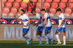 Un gol y nada más: la UC supera con lo mínimo a Magallanes con un Peranic figura