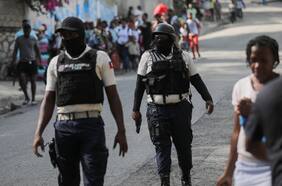 Turba golpea y quema vivos a 13 presuntos pandilleros en Haití