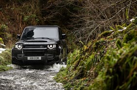 Land Rover da el zarpazo y estrena el brutal Defender V8