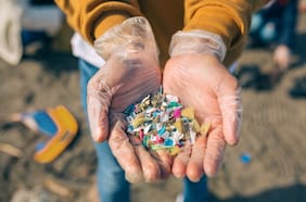 No es posible eliminar todo el plástico del planeta, pero sí repensar y rediseñar sus tipos de uso