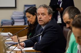 Kevin Cowan deja directorio de Itaú tras ser designado consejero del Banco Central y banco suma a exministra de Uruguay