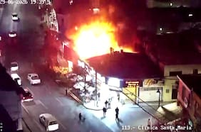 Explosión por presunta acumulación de gas deja dos adultos mayores fallecidos en Providencia