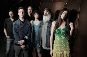 Escucha el LP debut del supergrupo que reúne a exintegrantes de Nirvana y Soundgarden