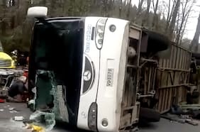 Pena de cárcel para conductor de bus que volcó con 40 estudiantes y que dejó tres víctimas fatales en 2019 en Curacautín