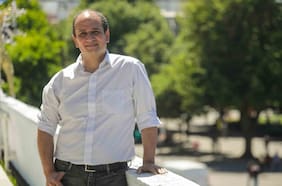 Detienen a mujer tras lanzar jarro de agua a gobernador del Biobío