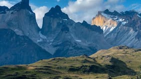 Sin helicópteros y con despliegue terrestre: rescatistas buscan a desaparecidos en Torres del Paine