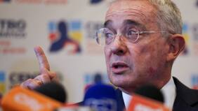 Álvaro Uribe promete “ganar tranquilamente” las elecciones de 2026 en Colombia