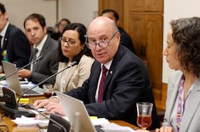 Ministro Quiroz plantea vender propiedades del Estado por US$200 a US$300 millones para restituir fondos soberanos