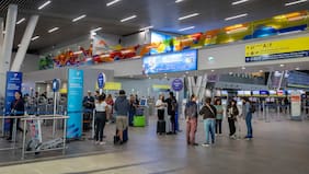 Flujo de pasajeros por Aeropuerto de Santiago se impulsa en 2025 gracias a los vuelos internacionales y cifra llega a récord