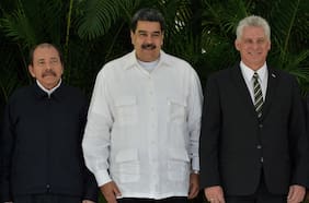 Presidente cubano Díaz-Canel llega a Caracas mientras Ortega envía a delegados en nombre de Nicaragua