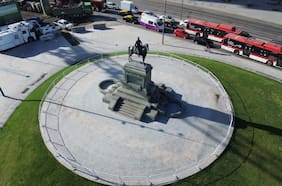 Quitan muro perimetral del monumento al general Baquedano y se alista reinauguración