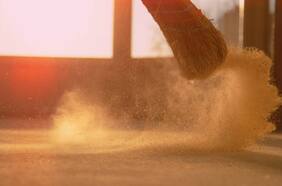 La eterna guerra contra el polvo: consejos para evitar que se acumule en casa