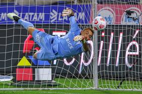 Un mes clave para el arco cruzado: Zanahoria Pérez se juega el puesto ante Palmeiras, Colo Colo y la U