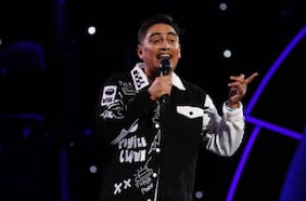 Con chistes políticos e invitados especiales: mira acá la rutina completa de Sergio Freire en el Festival de Viña