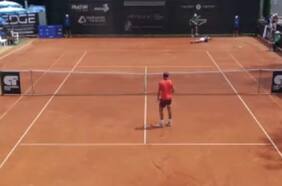 Video: la insólita caída del rival que le dio a Alejandro Tabilo el título del Challenger de Karlsruhe