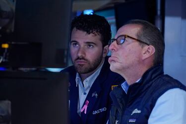 Mercados globales extienden su baja por incertidumbre en Medio Oriente, y en Chile la bolsa opera estable