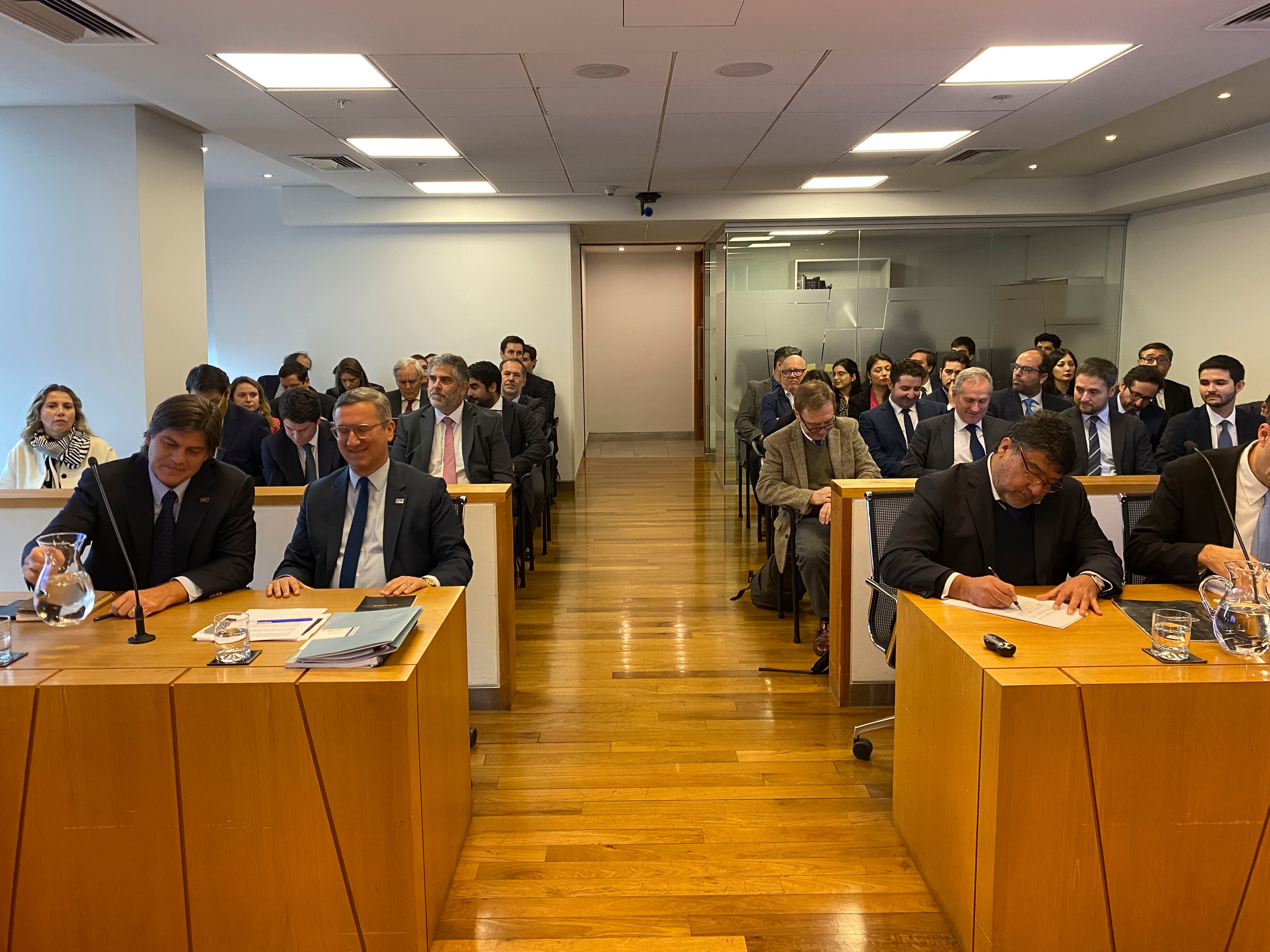 Grupos Angelini y Yarur piden declarar inadmisible reclamo de Conadecus contra fallo del TDLC sobre conglomerados económicos