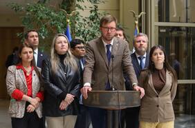 Bancada republicana pide que denuncia por abuso sexual contra diputada Riquelme (FA) sea investigada en el Congreso y penalmente