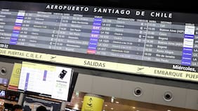 Aeropuerto de Santiago informa de suspensión de diversos vuelos hacia Argentina por paro general en el país