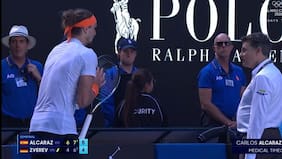 El tenso momento de furia de Alexander Zverev en medio del duelo contra Carlos Alcaraz en el Australian Open