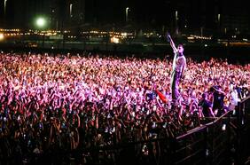 Twenty One Pilots tributa a los ausentes Blink-182 en el cierre de Lollapalooza