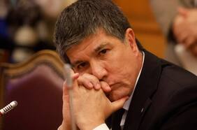 Monsalve ordenó a la PDI revisar las cámaras de su hotel días antes de la denuncia por violación: Fiscalía lo investiga por obstrucción e infracción a la Ley de Inteligencia