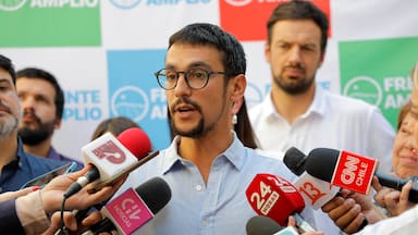 La fisura en el oficialismo que abrió el alcalde de Peñalolén tras arremetida judicial contra subsecretaria Leitao