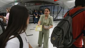 La primera de todas: el libro de Gabriela Mistral que se reparte gratis en el metro