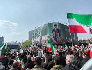 Inteligencia de EE.UU. dice que régimen iraní consolida su poder y sugiere que es probable que se mantenga pese a ataques