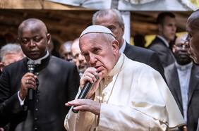 El Papa Francisco aprueba la bendición a parejas del mismo sexo