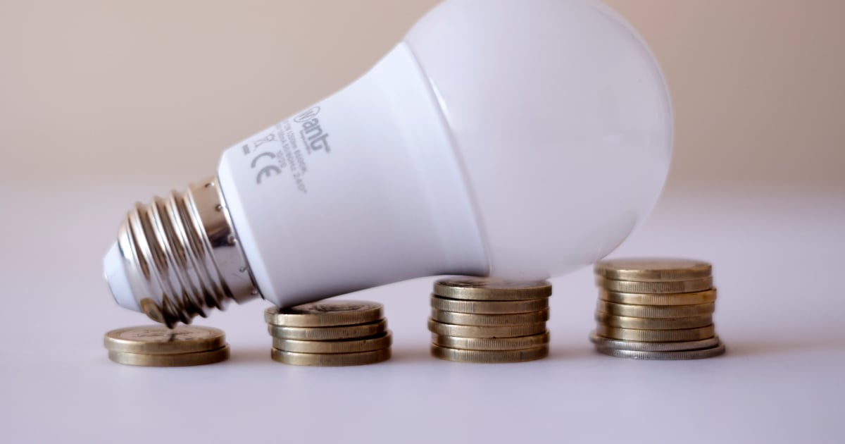 CNE detecta y corrige doble ajuste por inflación en tarifas eléctricas: cuentas de luz bajarían en enero