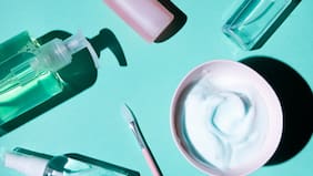 Disruptores endocrinos en cosmética: la silenciosa amenaza a la salud femenina