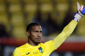 Formador de Claudio Bravo se lanza contra Nicolás Córdova por la partida de Carabalí a Ecuador: “No tiene idea de arqueros”