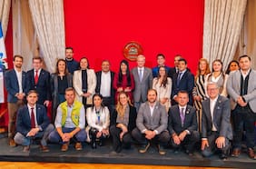 Kast participa de lanzamiento de proyecto que busca fortalecer la adopción de inteligencia artificial en municipios