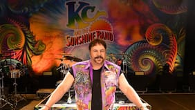 La fiesta eterna de KC & the Sunshine Band: “Influenciamos mucho a los músicos actuales como Dua Lipa o Bruno Mars”