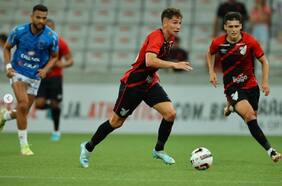 La drástica decisión del Athletico Paranaense que marca el futuro de Luciano Arriagada en Brasil