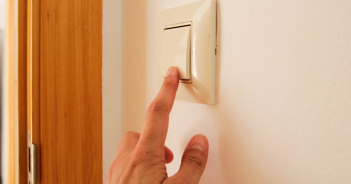 Las 11 comunas de la RM con corte de luz programado para este martes