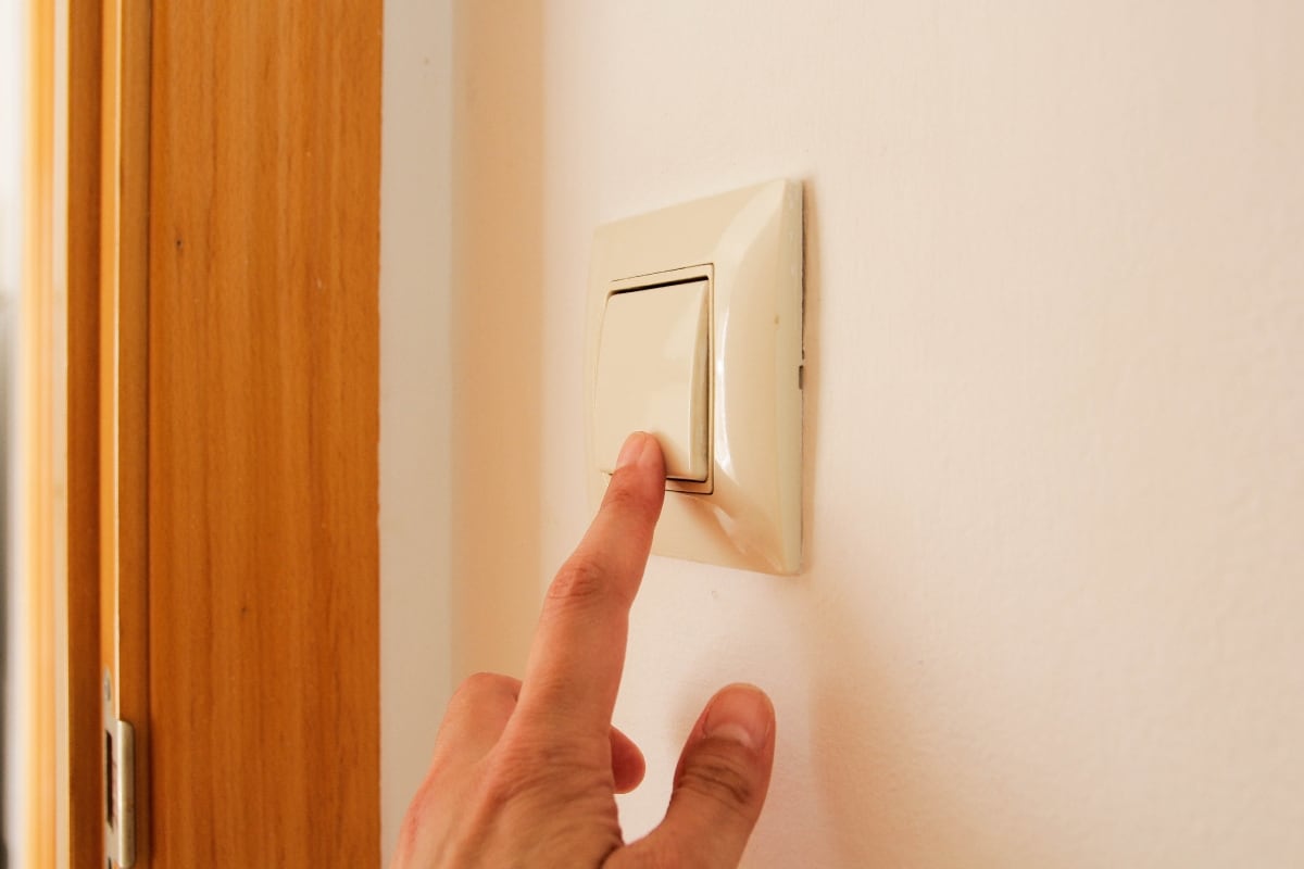 Las 8 comunas de la RM con corte de luz programado para este martes