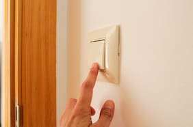 Las 11 comunas de la RM con corte de luz programado para este viernes