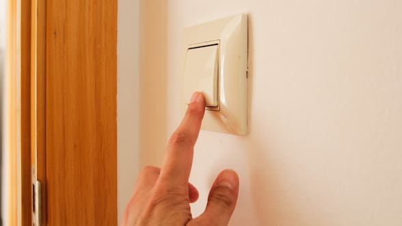 Las 6 comunas de la RM con corte de luz programado para este martes