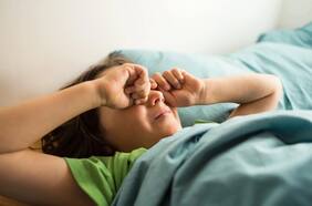Por qué los niños deben retomar sus hábitos de sueño tras vuelta a clases, según expertos