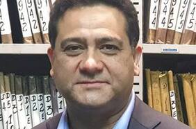 Licitación de pasaportes llega a la justicia: presentan querella contra director del Registro Civil por “privilegiar” a Aisino
