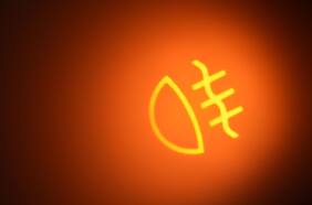 Faros neblineros: ¿Para qué son y cómo usarlos correctamente?