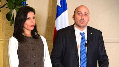 Parlamentarios oficialistas respaldan salida de Steinert y Sedini y valoran “premura” de Kast para realizar cambios