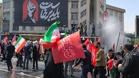 Un analista chileno en medio del funeral de Jamenei en Irán