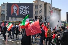 Un analista chileno en medio del funeral de Jamenei en Irán