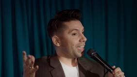 Fabrizio Copano es destacado en Billboard por su especial de comedia en inglés