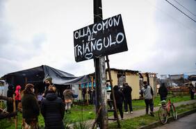 Desarrollo Social entregará alimentos a 130 ollas comunes en 101 comunas del país: beneficiaría a 28 mil personas